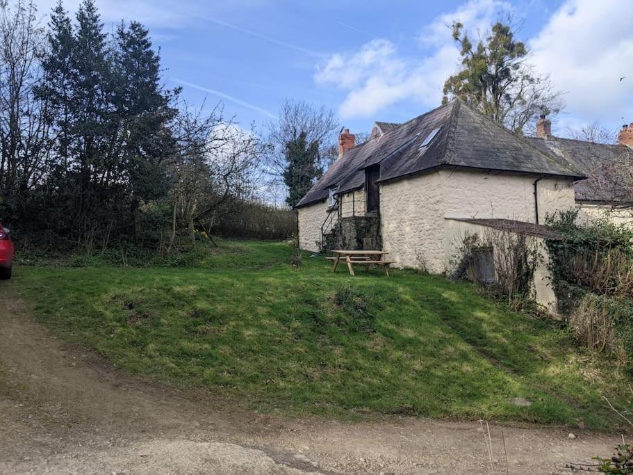 The Old Granary Farm Cottage Abergavenny Exterior photo